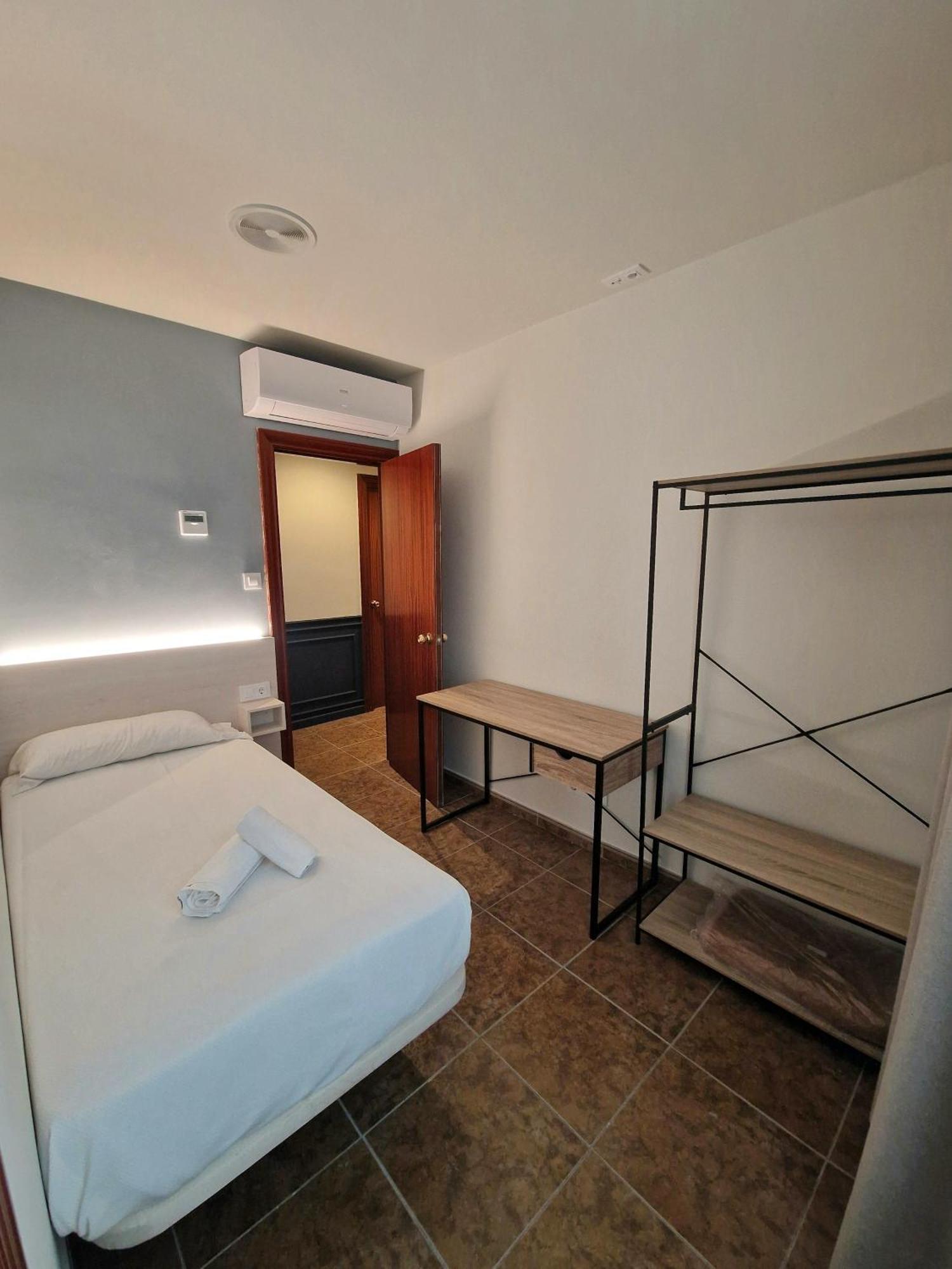 Hostal Rugaca ウエスカ エクステリア 写真