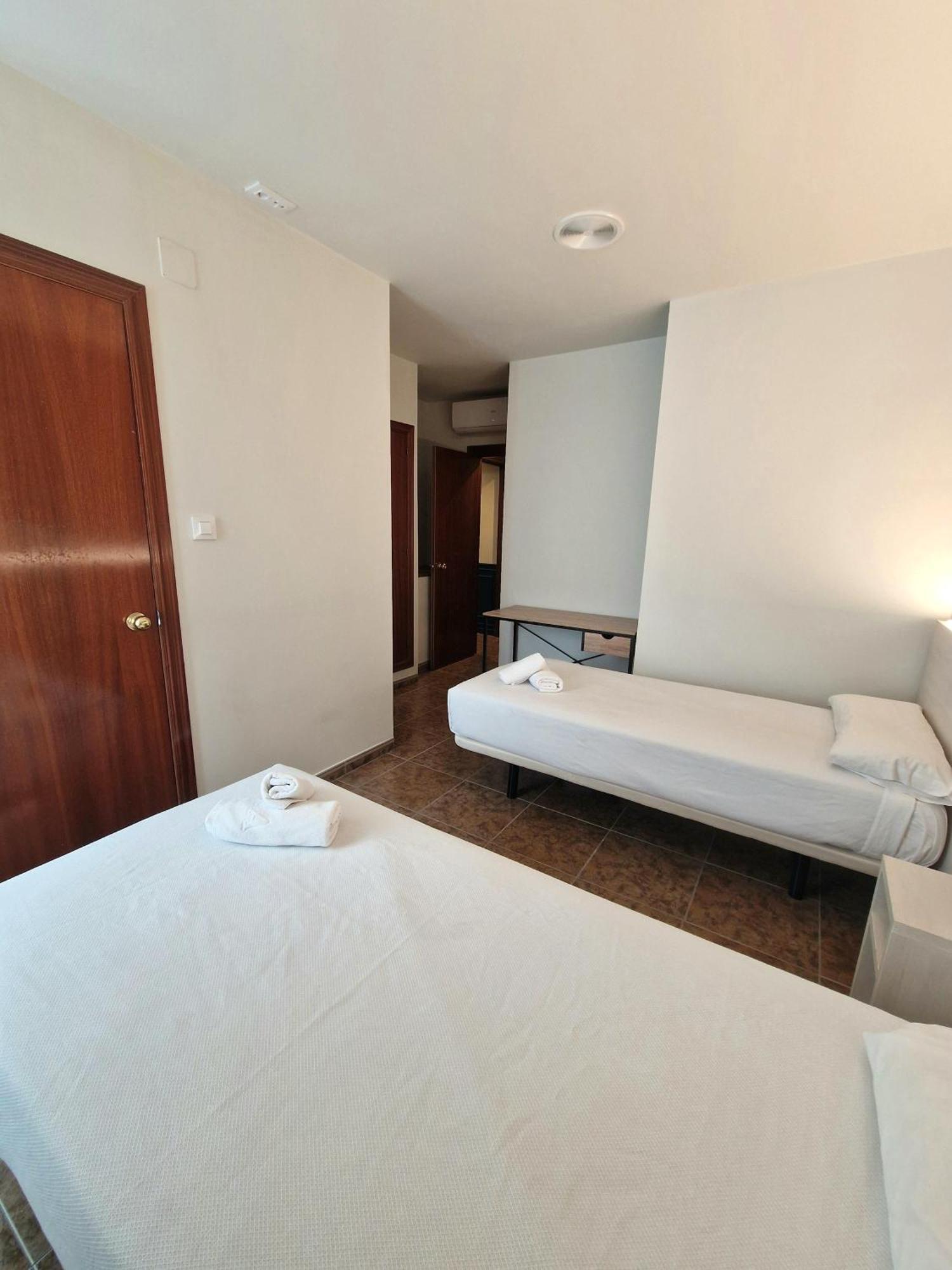 Hostal Rugaca ウエスカ エクステリア 写真