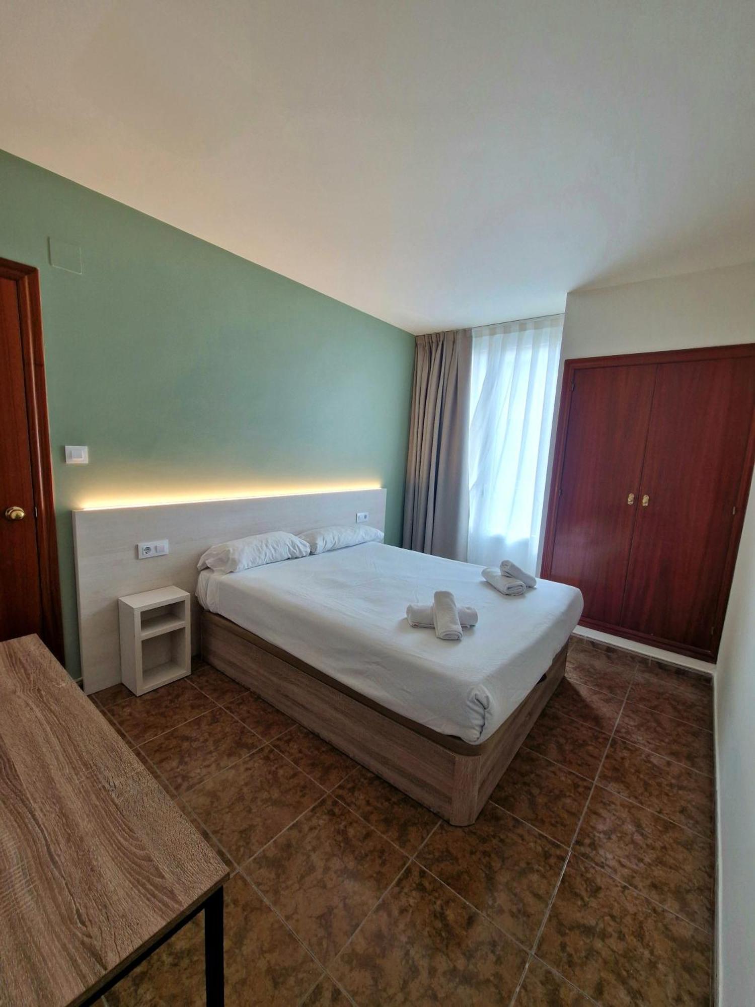 Hostal Rugaca ウエスカ エクステリア 写真