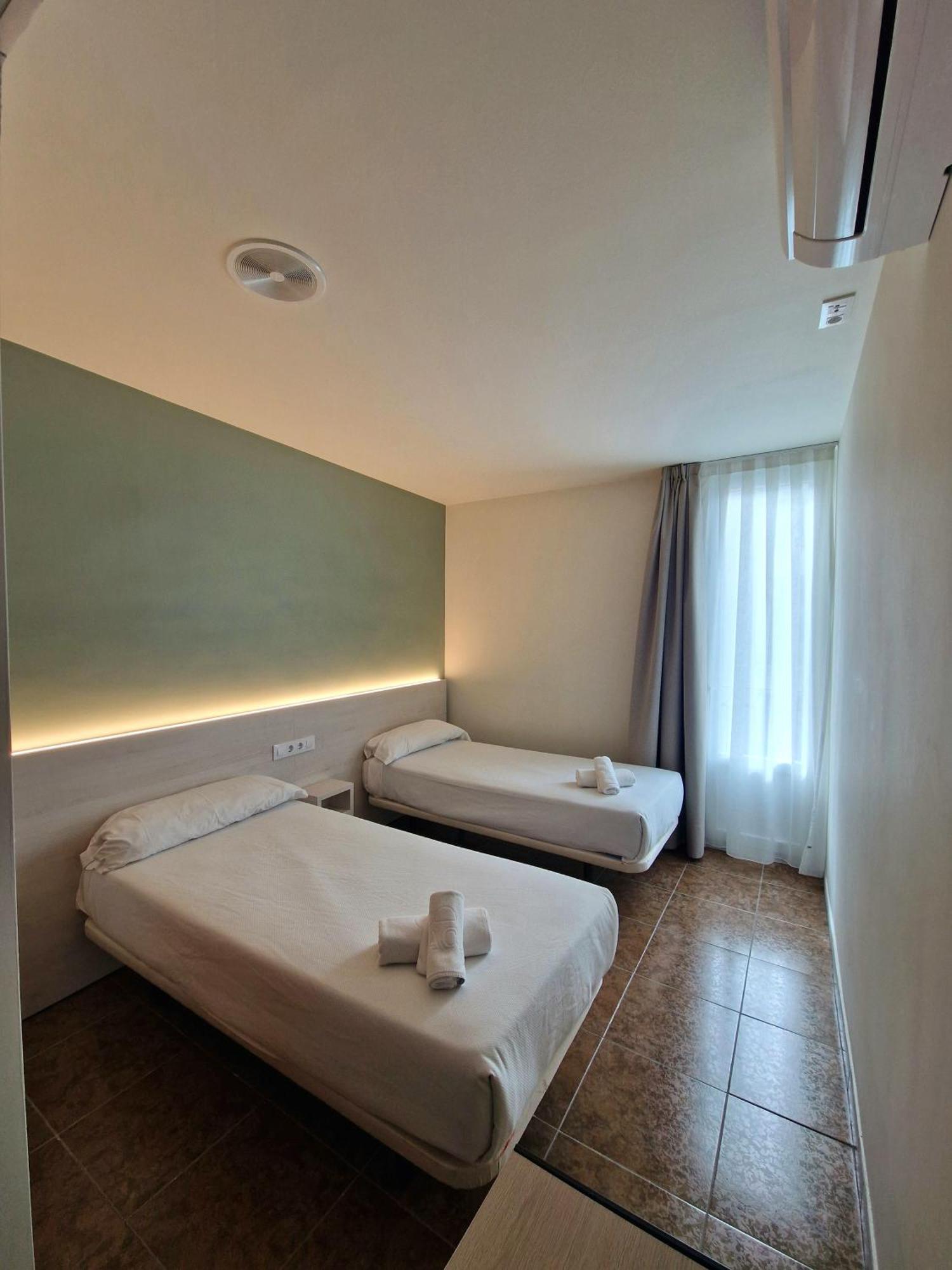 Hostal Rugaca ウエスカ エクステリア 写真