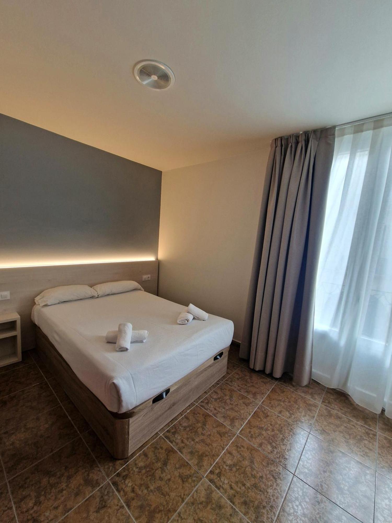 Hostal Rugaca ウエスカ エクステリア 写真