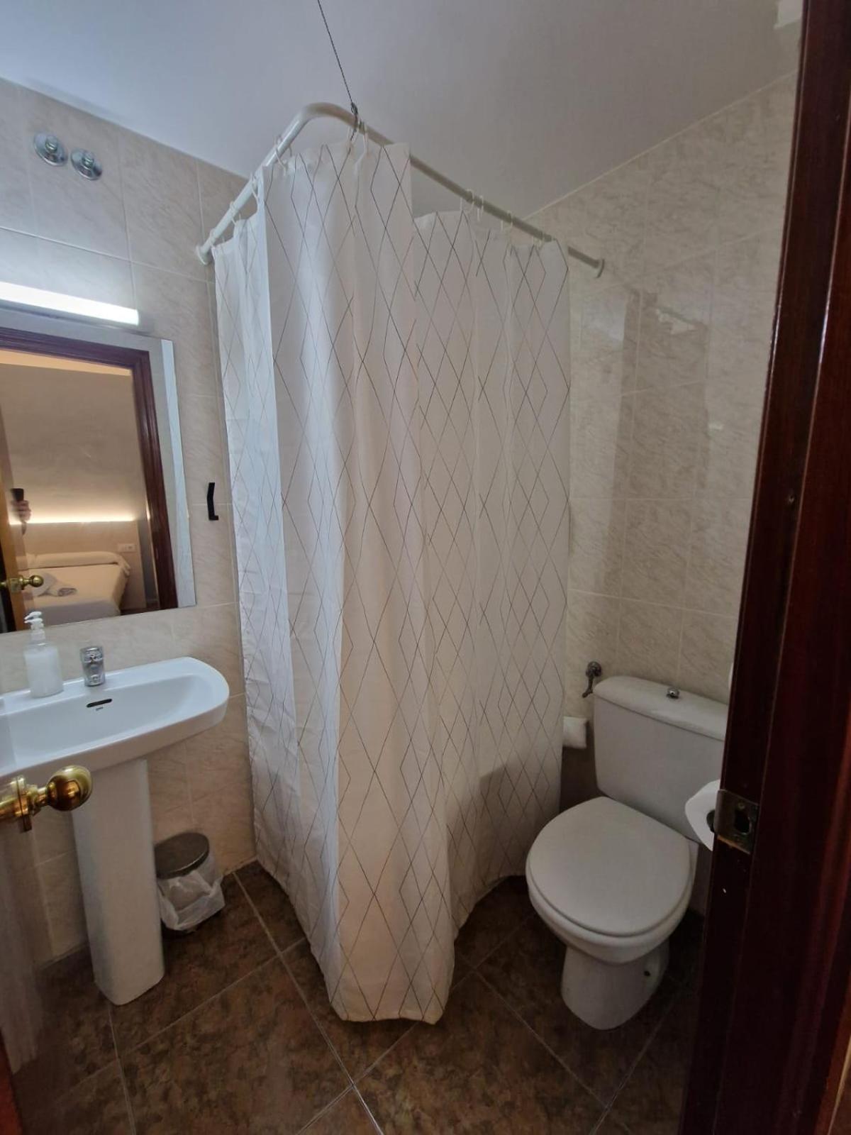 Hostal Rugaca ウエスカ エクステリア 写真