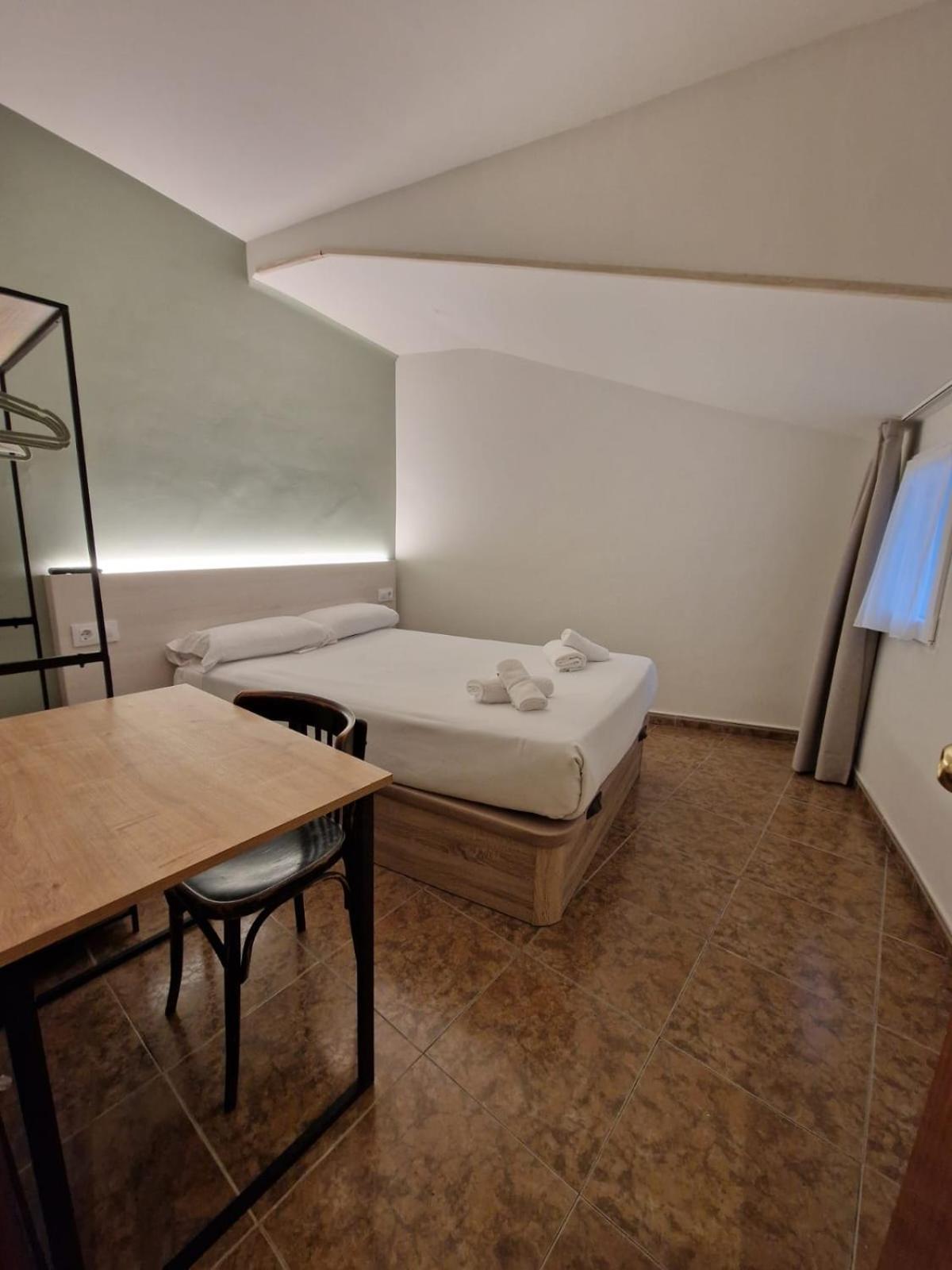 Hostal Rugaca ウエスカ エクステリア 写真