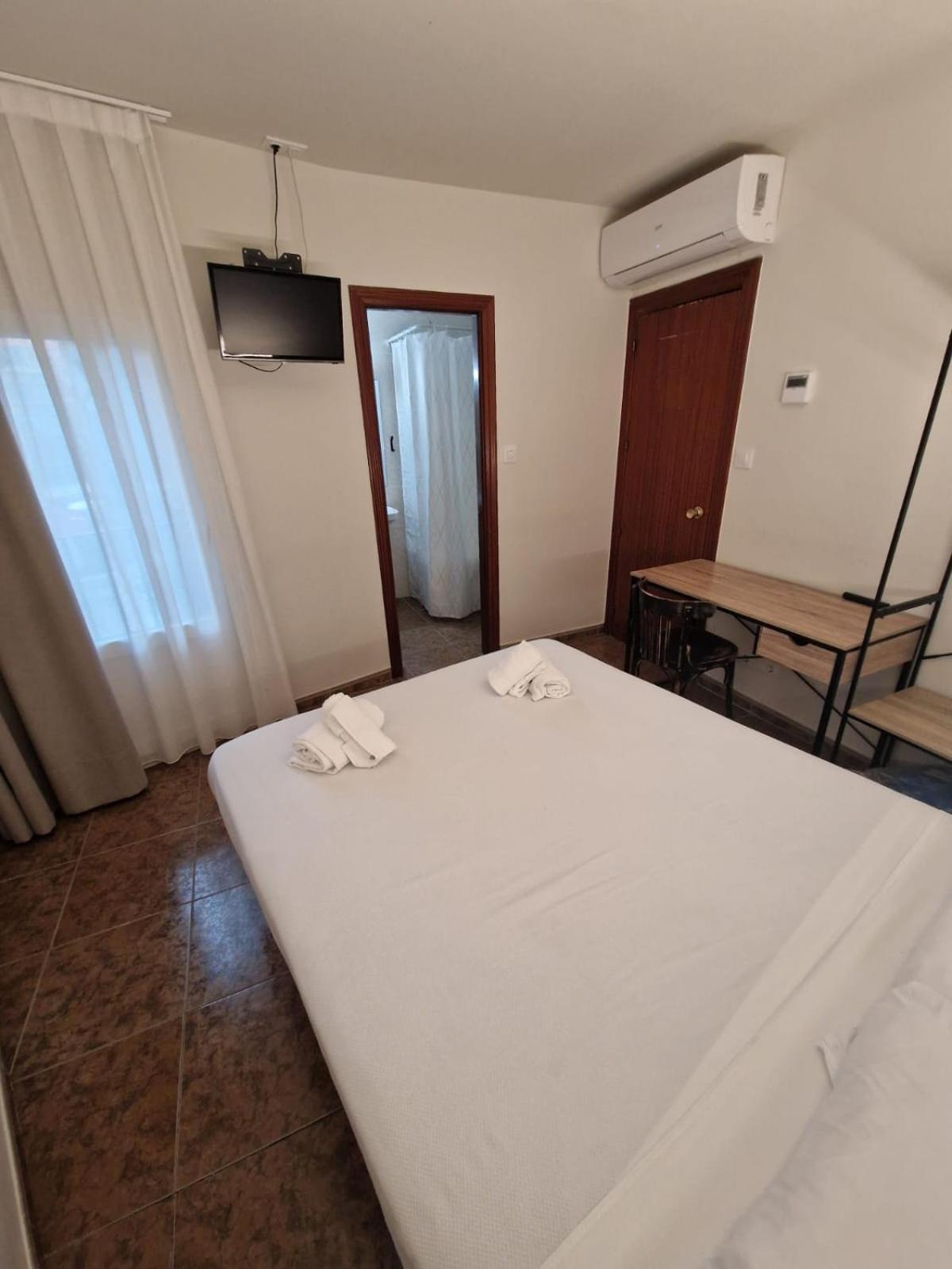 Hostal Rugaca ウエスカ エクステリア 写真