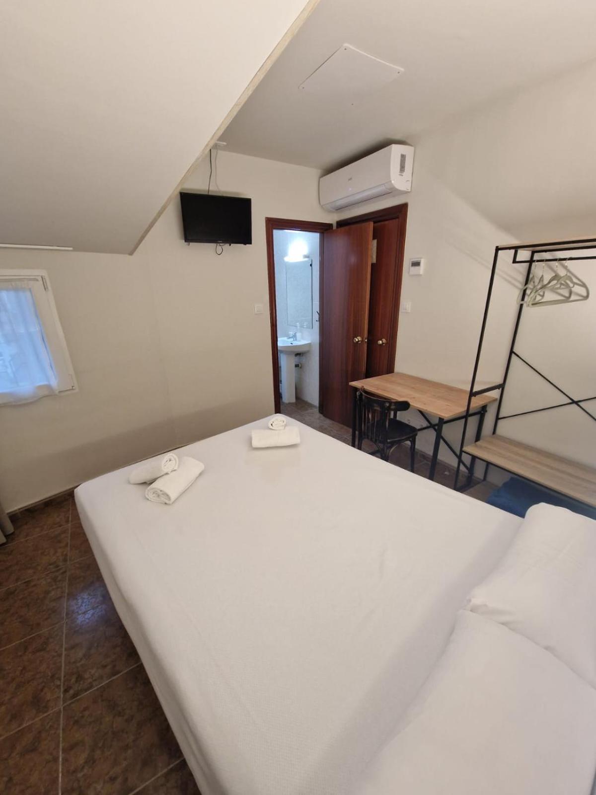Hostal Rugaca ウエスカ エクステリア 写真