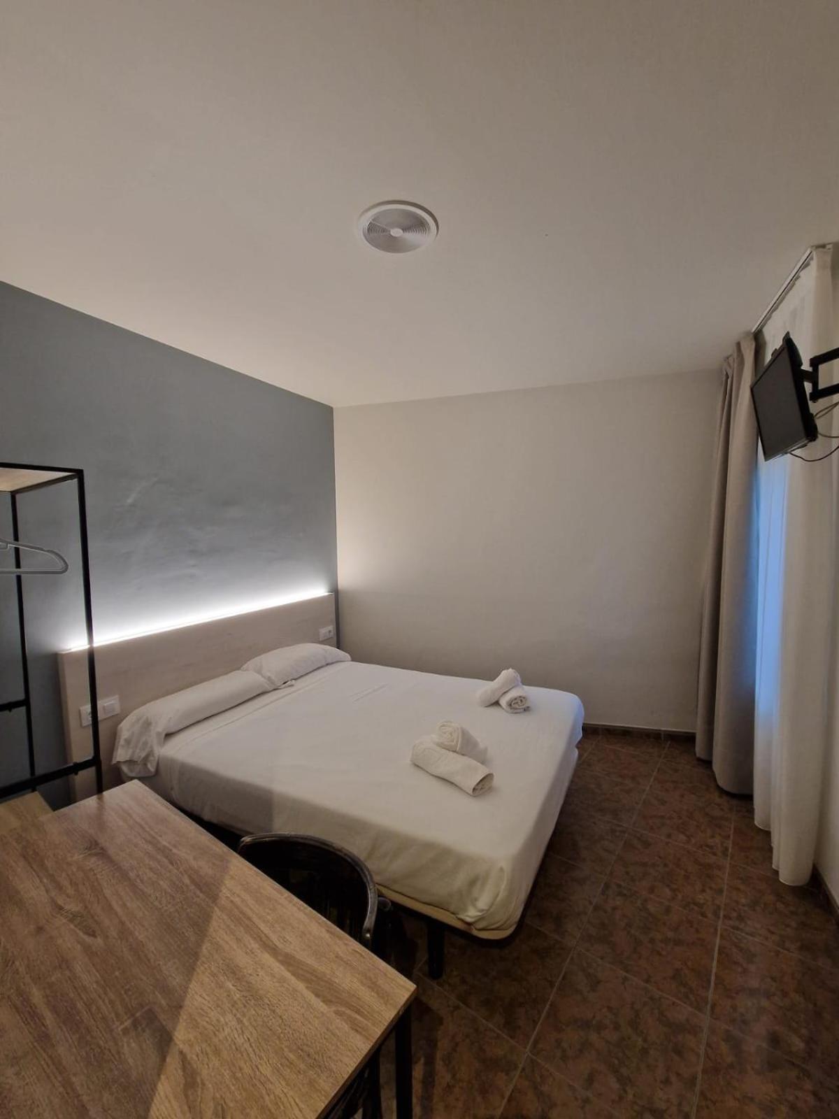 Hostal Rugaca ウエスカ エクステリア 写真