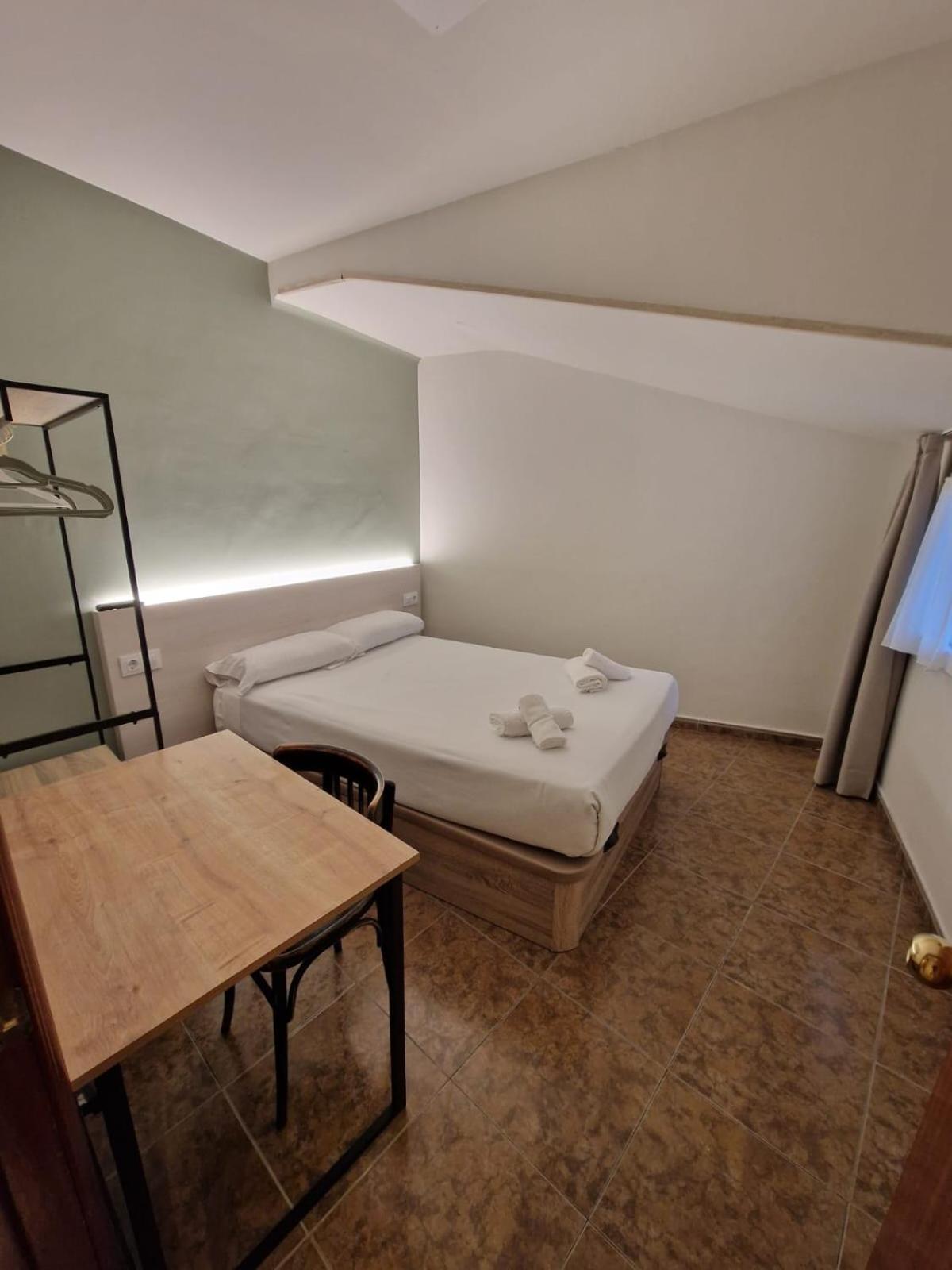 Hostal Rugaca ウエスカ エクステリア 写真